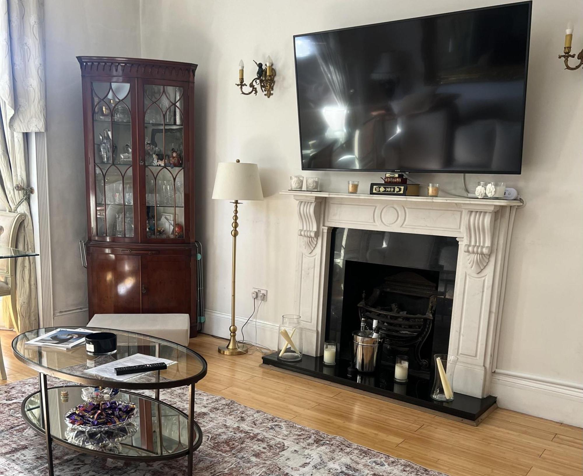 Warm & Welcoming Escape With Touches Apartment London